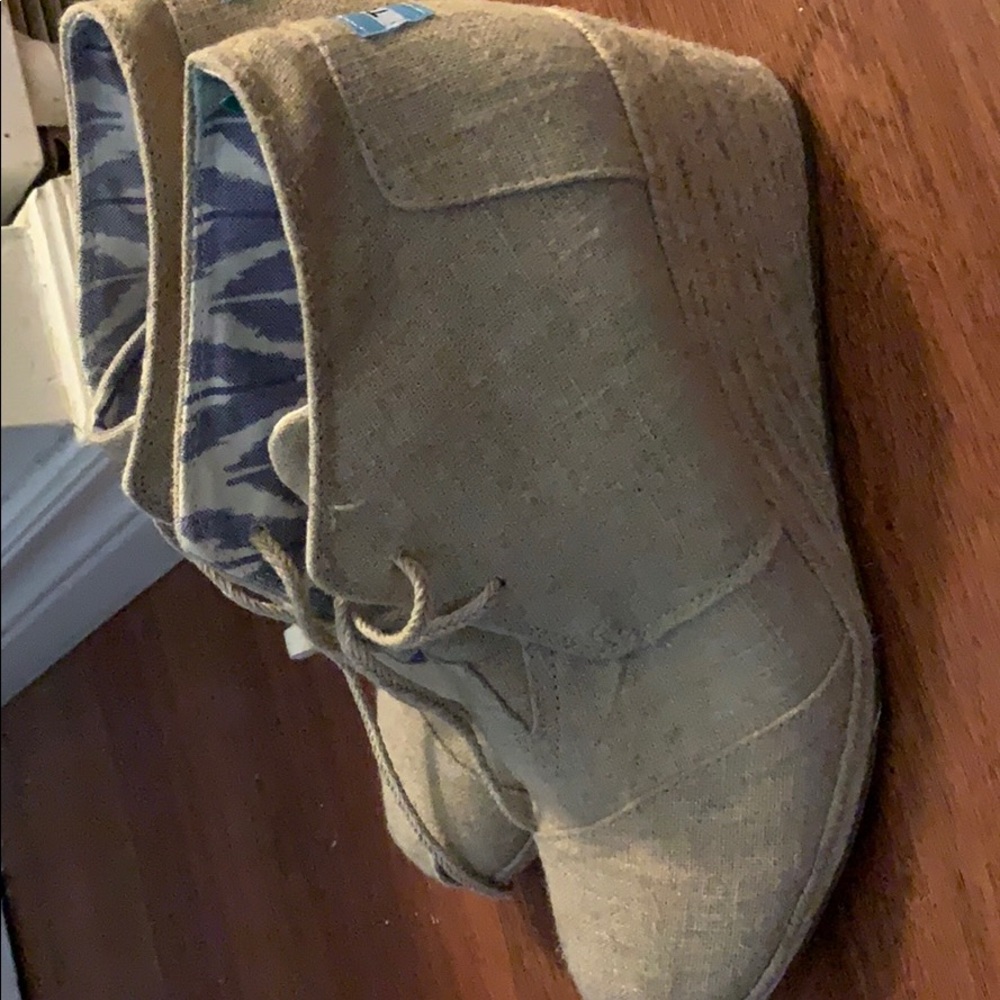 Size 12 canvas TOMS
